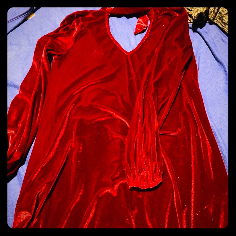Red velvet choker billow sleeve dress